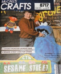8717 SESAME ST COOKIE MONSTER BAG, STREET SIGN SHOE BAG PATTERN